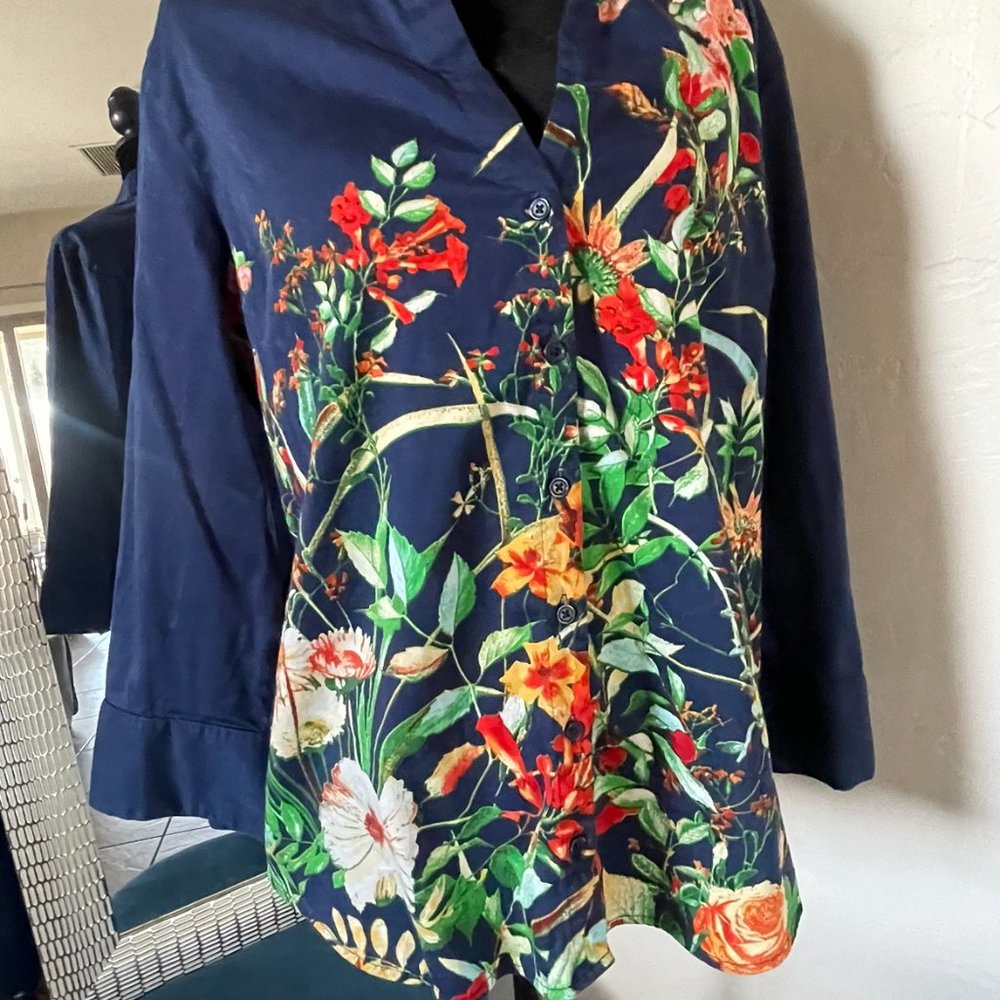 New York & Company Multi-color Floral Button Down Long Sleeve Shirt